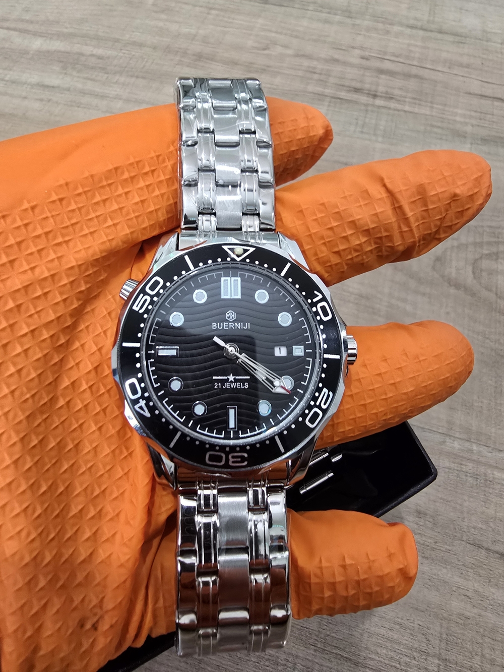 Men's Stainless Steel Black Dial Diver Watch.Automatic